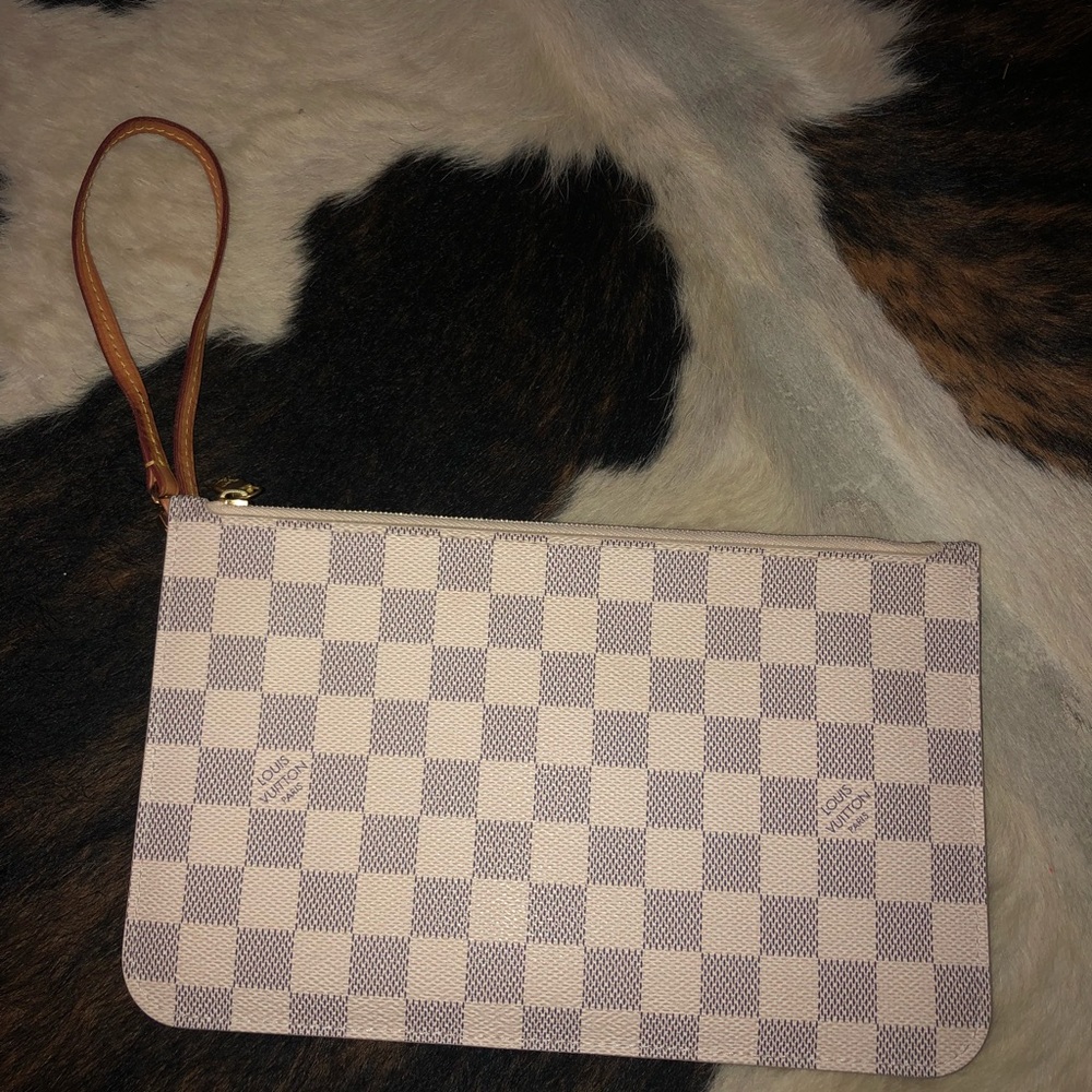 Damier Azur Neverfull Pouch Wristlet - Picture 2 of 8